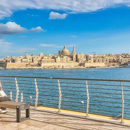 Charming And Bright 2 Bedroom Flat With Creek View Balcony Emag1-1 *