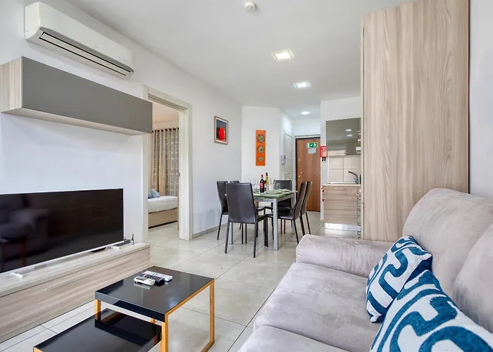 Charming And Bright 2 Bedroom Flat With Creek View Balcony Emag1-1 * Sliema