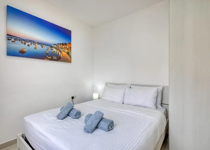 Charming And Bright 2 Bedroom Flat With Creek View Balcony Emag1-1 * Sliema