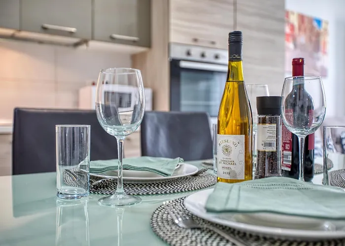 Charming And Bright 2 Bedroom Flat With Creek View Balcony Emag1-1