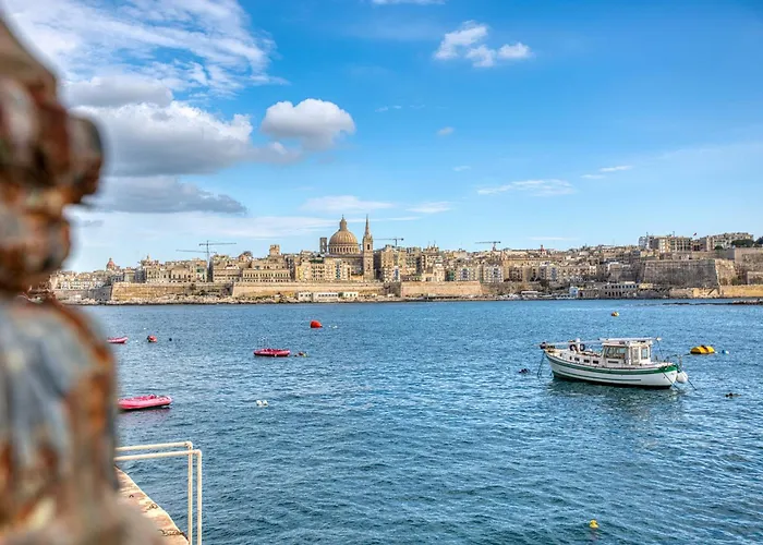Charming And Bright 2 Bedroom Flat With Creek View Balcony Emag1-1 Sliema