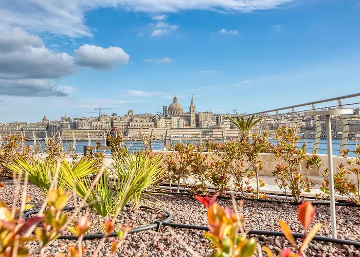 Charming And Bright 2 Bedroom Flat With Creek View Balcony Emag1-1 *