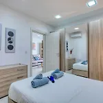 Charming And Bright 2 Bedroom Flat With Creek View Balcony Emag1-1