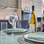 Charming And Bright 2 Bedroom Flat With Creek View Balcony Emag1-1
