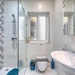 Διαμέρισμα Charming And Bright 2 Bedroom Flat With Creek View Balcony Emag1-1 *