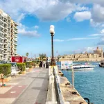 Charming And Bright 2 Bedroom Flat With Creek View Balcony Emag1-1 * Σλιέμα