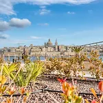 Charming And Bright 2 Bedroom Flat With Creek View Balcony Emag1-1 *