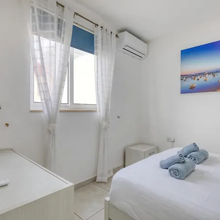 Charming And Bright 2 Bedroom Flat With Creek View Balcony Emag1-1 * Sliema