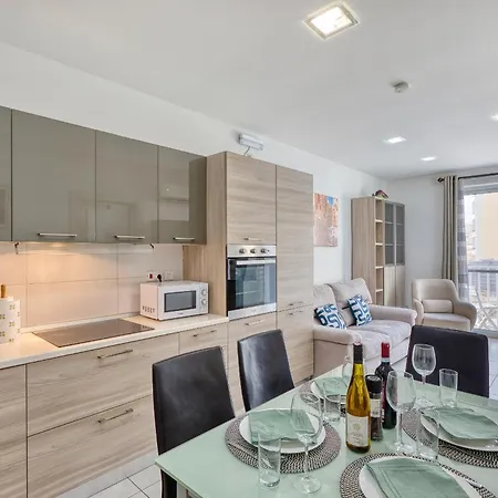 Charming And Bright 2 Bedroom Flat With Creek View Balcony Emag1-1 Apartment *