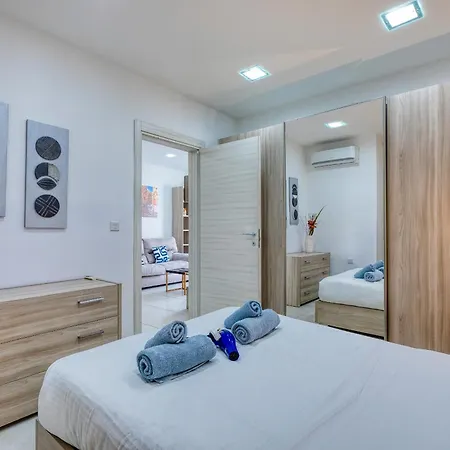 Charming And Bright 2 Bedroom Flat With Creek View Balcony Emag1-1