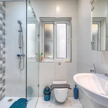 아파트 Charming And Bright 2 Bedroom Flat With Creek View Balcony Emag1-1 *