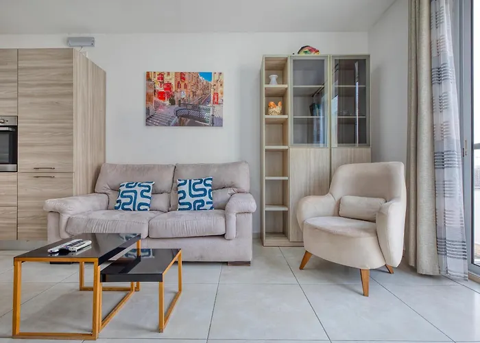 Daire Charming And Bright 2 Bedroom Flat With Creek View Balcony Emag1-1 Sliema