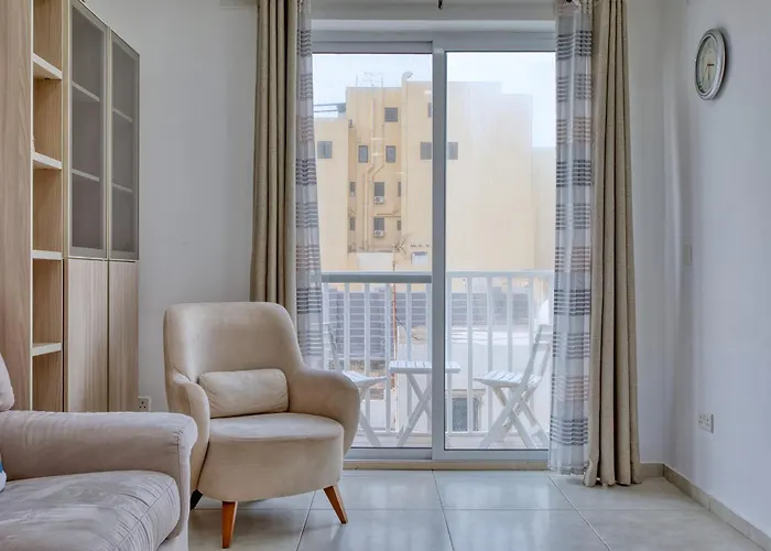 Charming And Bright 2 Bedroom Flat With Creek View Balcony Emag1-1 슬리에마