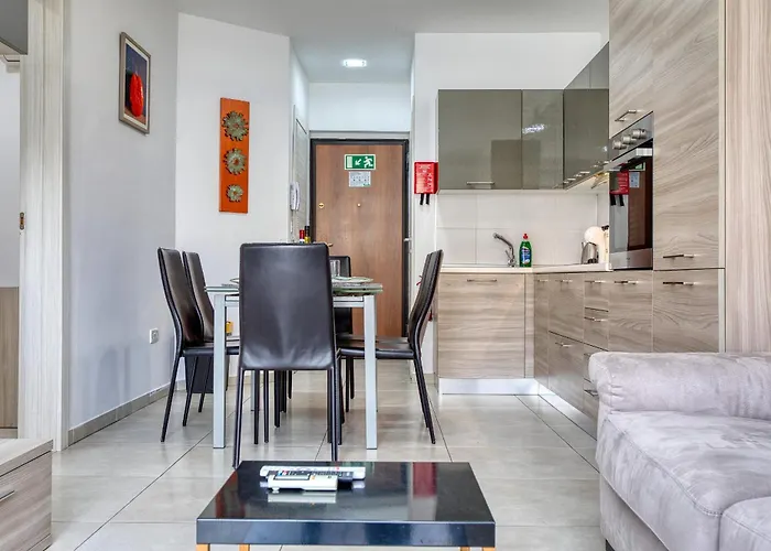 Charming And Bright 2 Bedroom Flat With Creek View Balcony Emag1-1 * Sliema