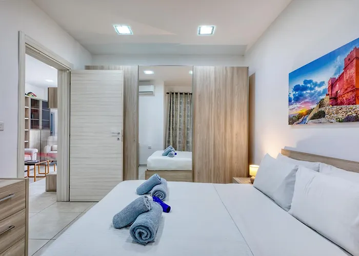 Charming And Bright 2 Bedroom Flat With Creek View Balcony Emag1-1 Daire Sliema