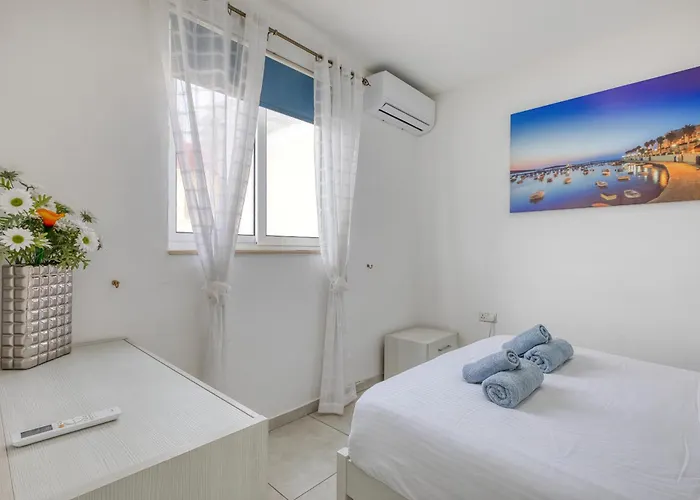 Charming And Bright 2 Bedroom Flat With Creek View Balcony Emag1-1 * 슬리에마