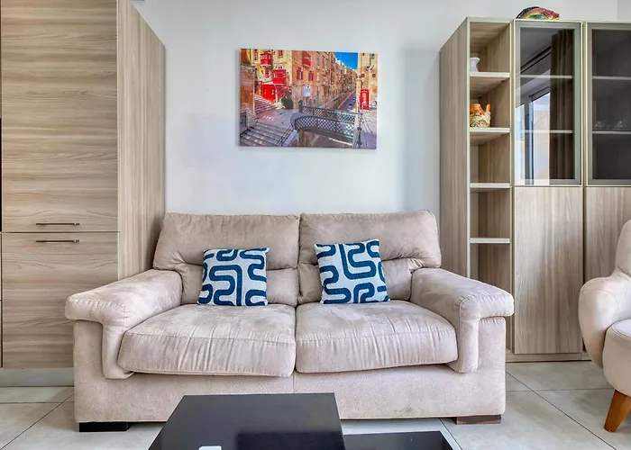 Charming And Bright 2 Bedroom Flat With Creek View Balcony Emag1-1 * Sliema